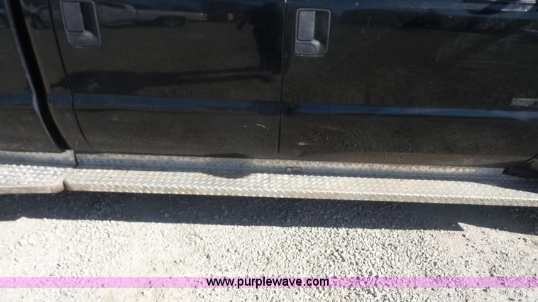 image for item I2302 2006 Ford F250 Super Duty Crew Cab pickup truck