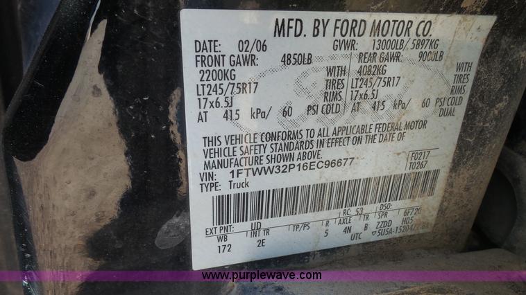 image for item I2302 2006 Ford F250 Super Duty Crew Cab pickup truck