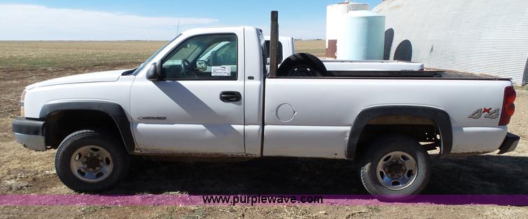 image for item J1272 2003 Chevrolet Silverado 2500HD pickup truck