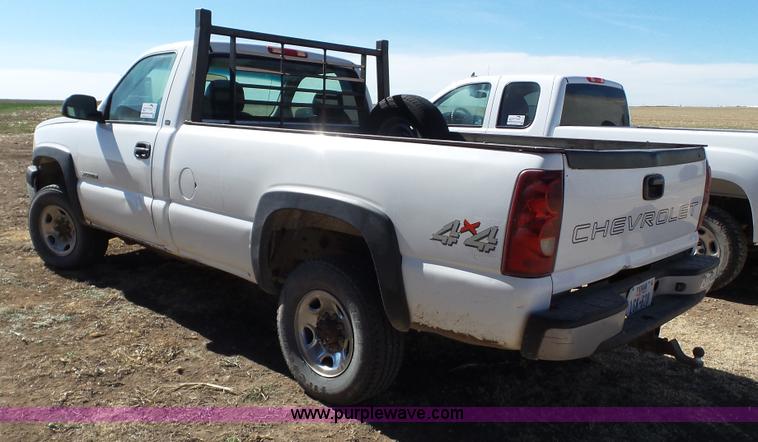 image for item J1272 2003 Chevrolet Silverado 2500HD pickup truck
