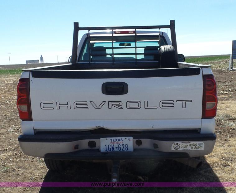 image for item J1272 2003 Chevrolet Silverado 2500HD pickup truck