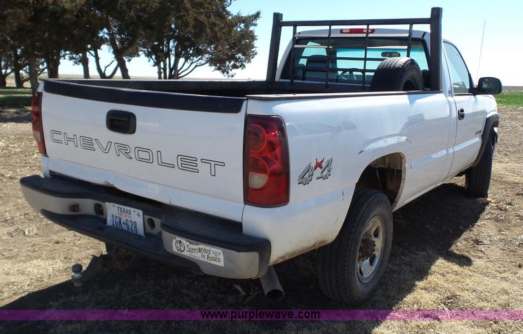 image for item J1272 2003 Chevrolet Silverado 2500HD pickup truck