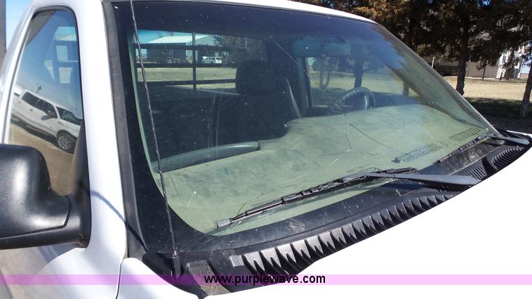 image for item J1272 2003 Chevrolet Silverado 2500HD pickup truck