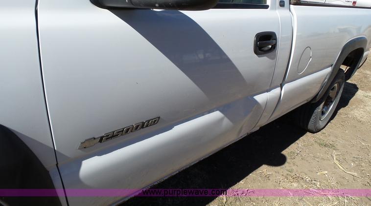 image for item J1272 2003 Chevrolet Silverado 2500HD pickup truck