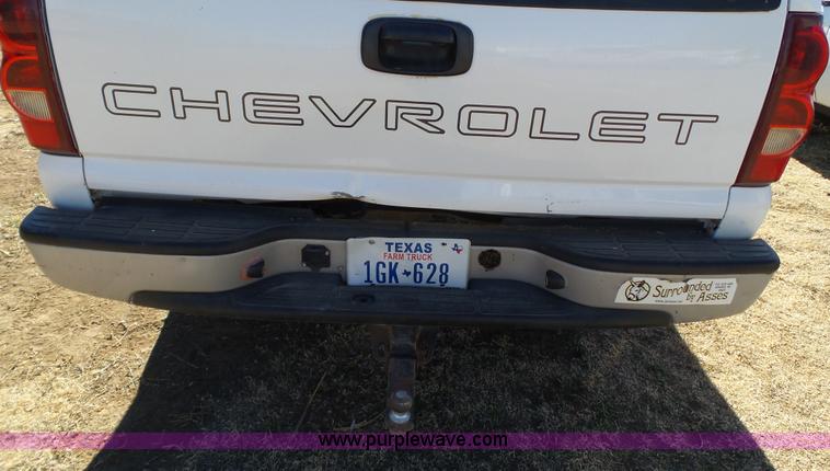 image for item J1272 2003 Chevrolet Silverado 2500HD pickup truck