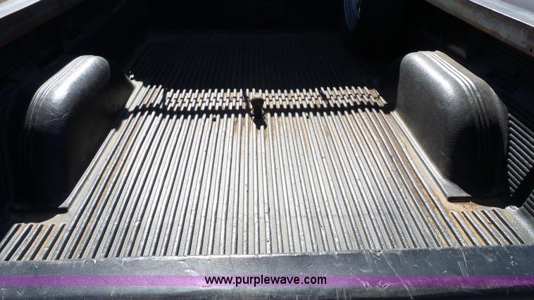 image for item J1272 2003 Chevrolet Silverado 2500HD pickup truck