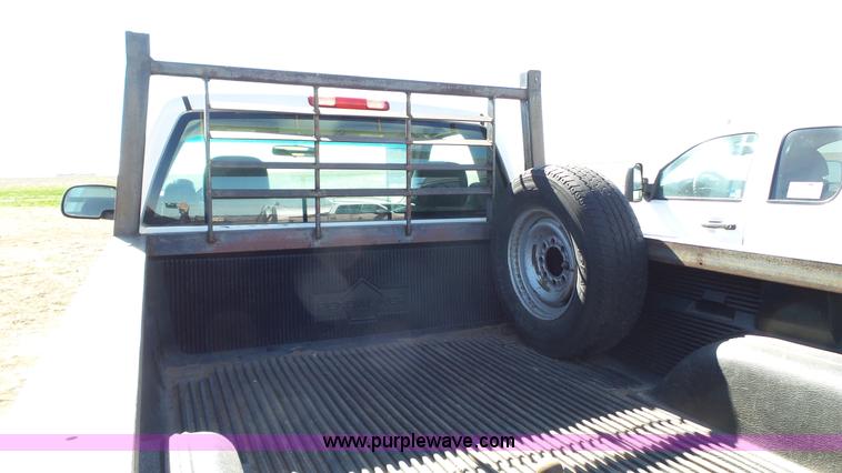 image for item J1272 2003 Chevrolet Silverado 2500HD pickup truck