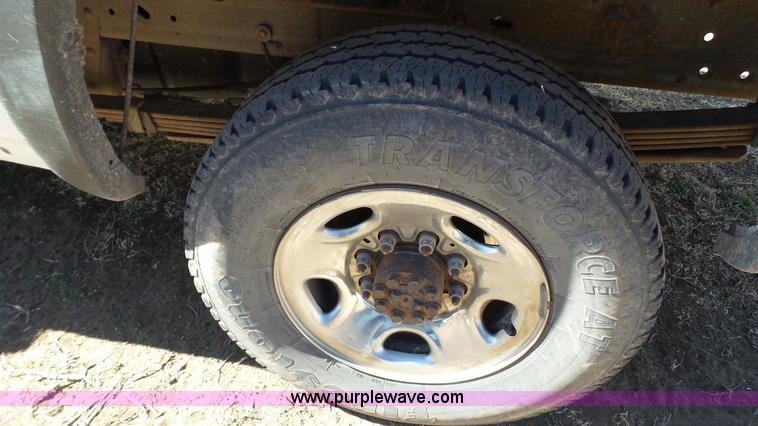 image for item J1272 2003 Chevrolet Silverado 2500HD pickup truck