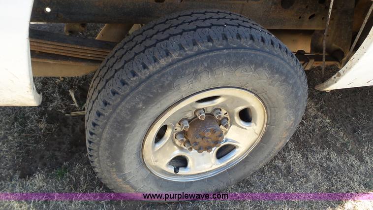 image for item J1272 2003 Chevrolet Silverado 2500HD pickup truck