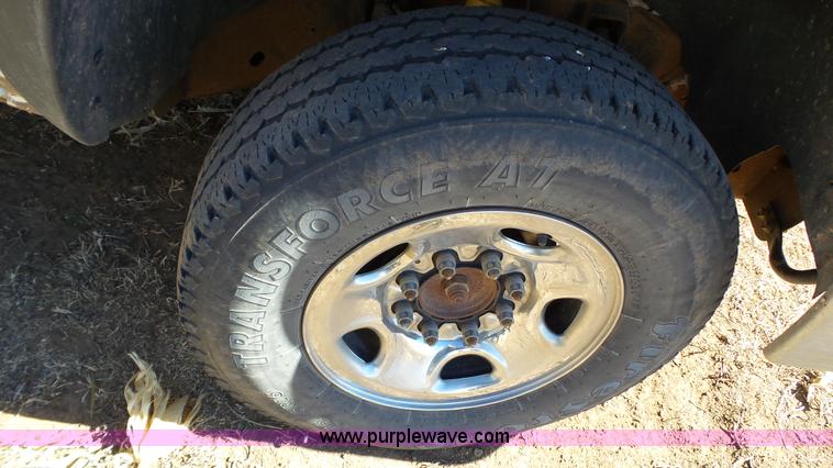 image for item J1272 2003 Chevrolet Silverado 2500HD pickup truck