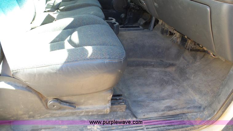 image for item J1272 2003 Chevrolet Silverado 2500HD pickup truck