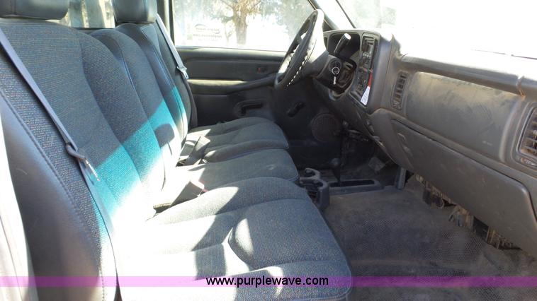 image for item J1272 2003 Chevrolet Silverado 2500HD pickup truck