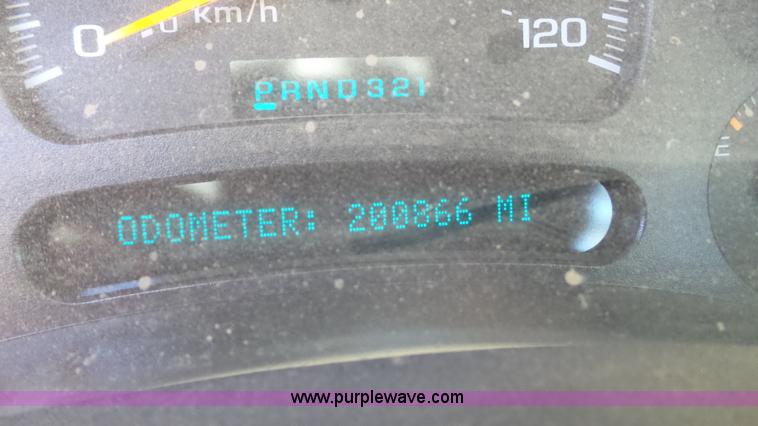 image for item J1272 2003 Chevrolet Silverado 2500HD pickup truck