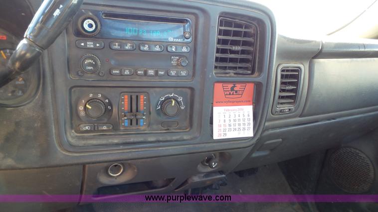 image for item J1272 2003 Chevrolet Silverado 2500HD pickup truck