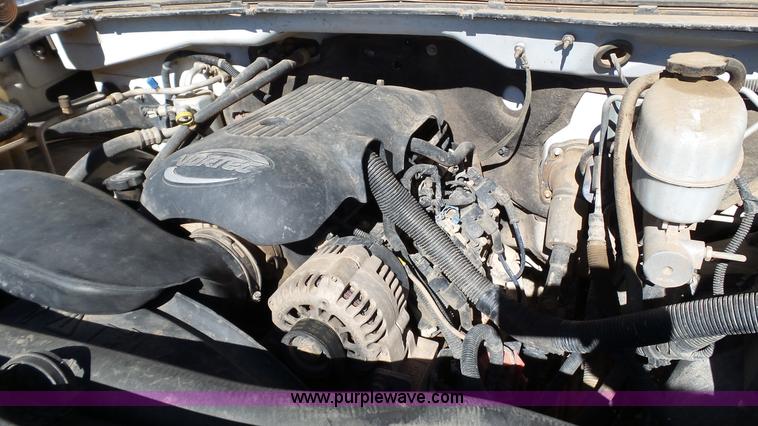 image for item J1272 2003 Chevrolet Silverado 2500HD pickup truck