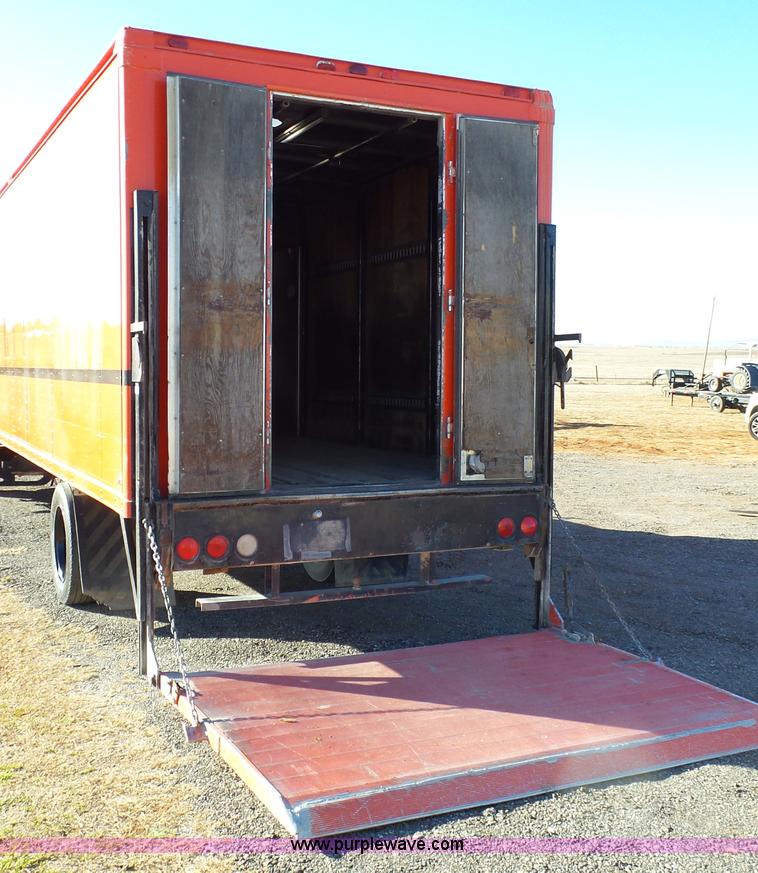 image for item J1303 2000 International 4700 box truck