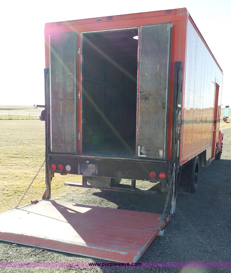 image for item J1303 2000 International 4700 box truck