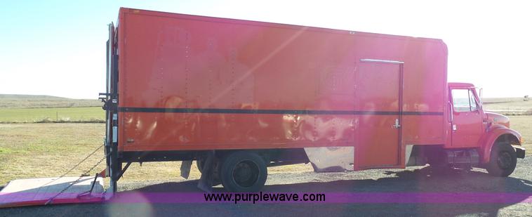 image for item J1303 2000 International 4700 box truck