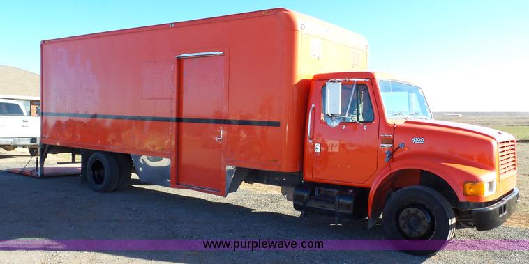 image for item J1303 2000 International 4700 box truck