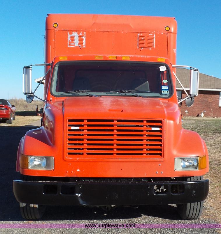 image for item J1303 2000 International 4700 box truck