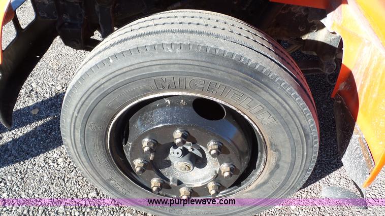 image for item J1303 2000 International 4700 box truck