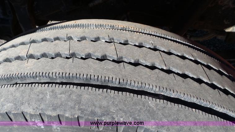 image for item J1303 2000 International 4700 box truck