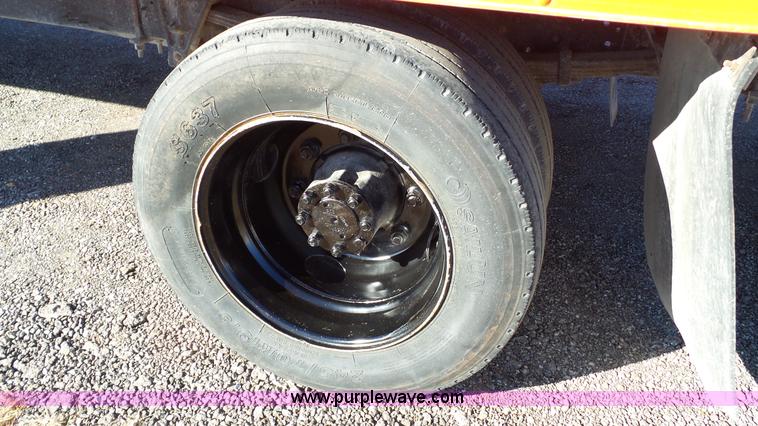 image for item J1303 2000 International 4700 box truck