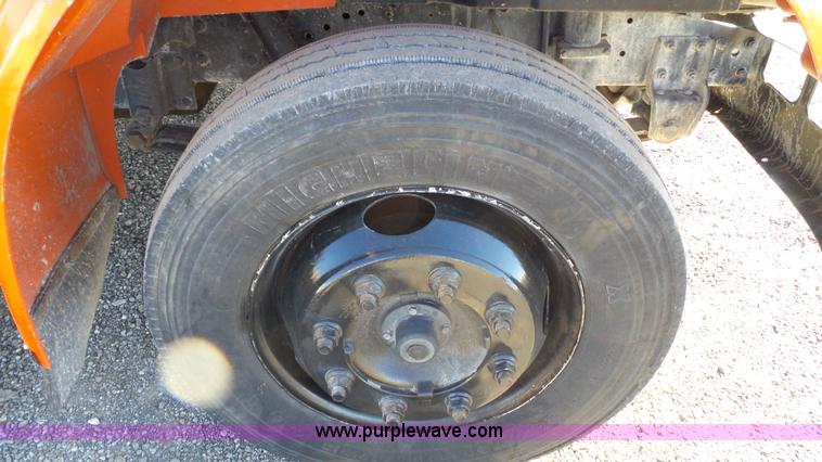 image for item J1303 2000 International 4700 box truck