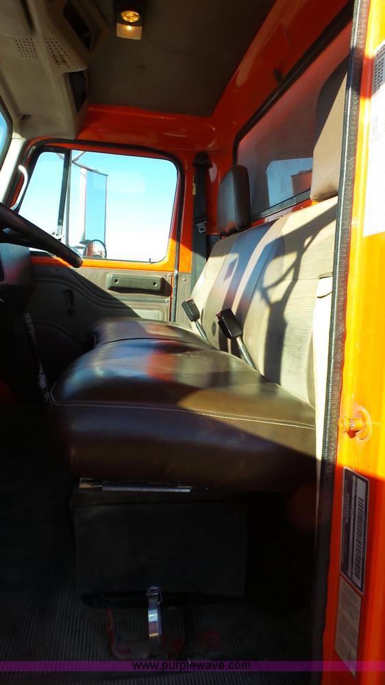 image for item J1303 2000 International 4700 box truck