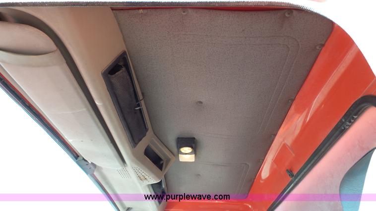 image for item J1303 2000 International 4700 box truck