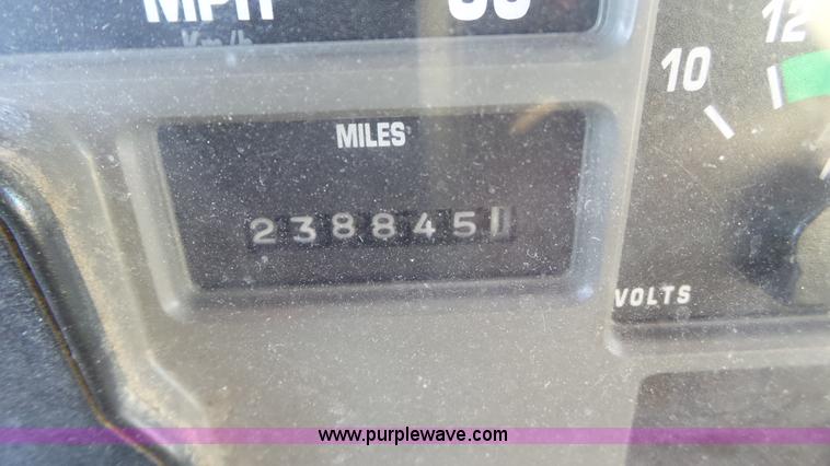 image for item J1303 2000 International 4700 box truck