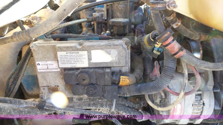 image for item J1303 2000 International 4700 box truck