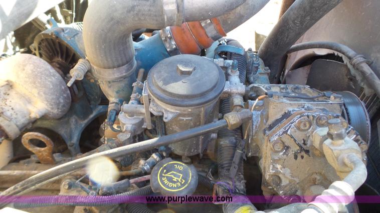 image for item J1303 2000 International 4700 box truck