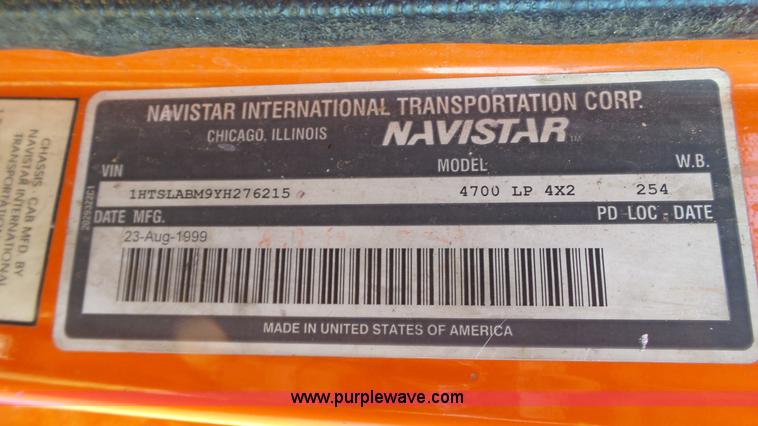 image for item J1303 2000 International 4700 box truck