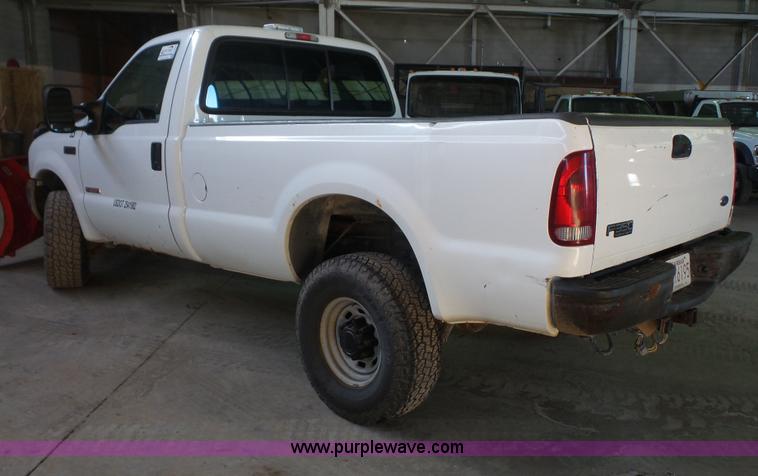 image for item J4690 2004 Ford F350 Super Duty pickup truck