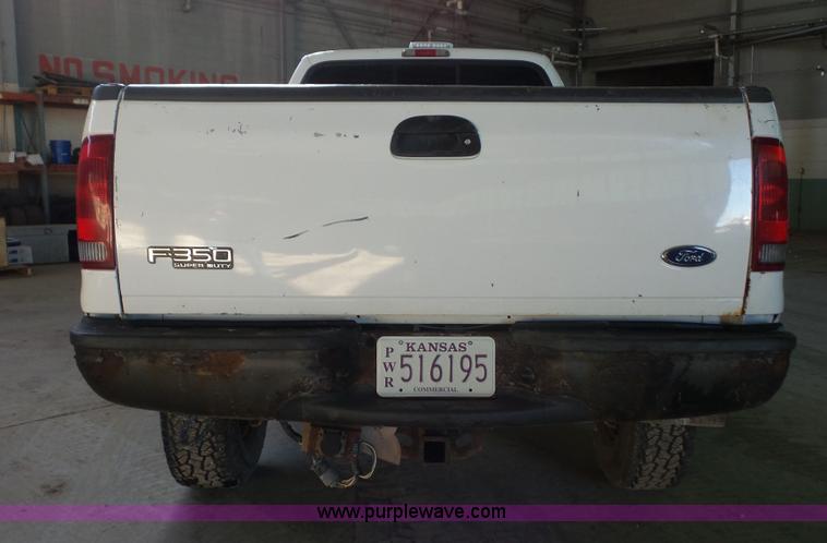 image for item J4690 2004 Ford F350 Super Duty pickup truck