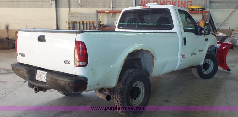 image for item J4690 2004 Ford F350 Super Duty pickup truck