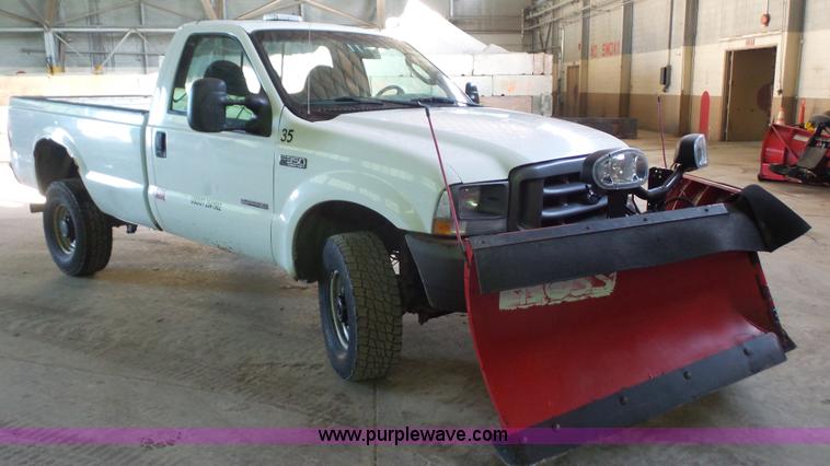 image for item J4690 2004 Ford F350 Super Duty pickup truck