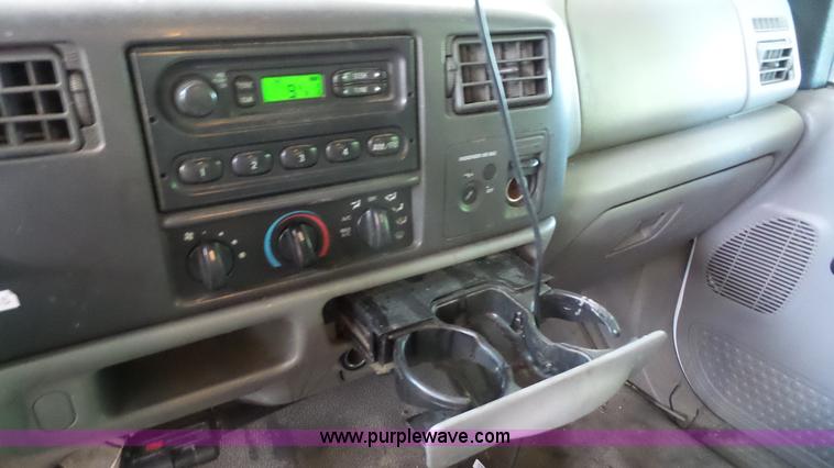 image for item J4690 2004 Ford F350 Super Duty pickup truck