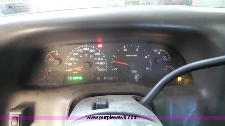 image for item J4690 2004 Ford F350 Super Duty pickup truck