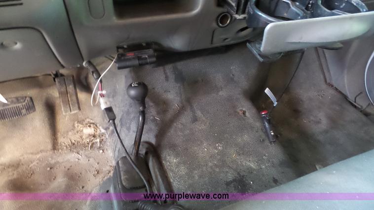 image for item J4690 2004 Ford F350 Super Duty pickup truck