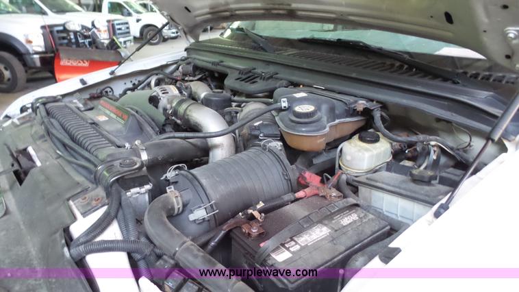 image for item J4690 2004 Ford F350 Super Duty pickup truck