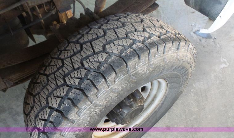 image for item J4690 2004 Ford F350 Super Duty pickup truck