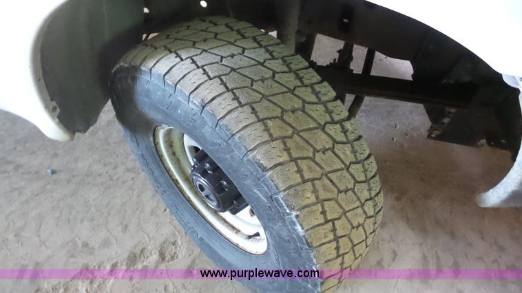 image for item J4690 2004 Ford F350 Super Duty pickup truck