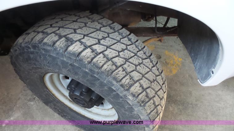 image for item J4690 2004 Ford F350 Super Duty pickup truck