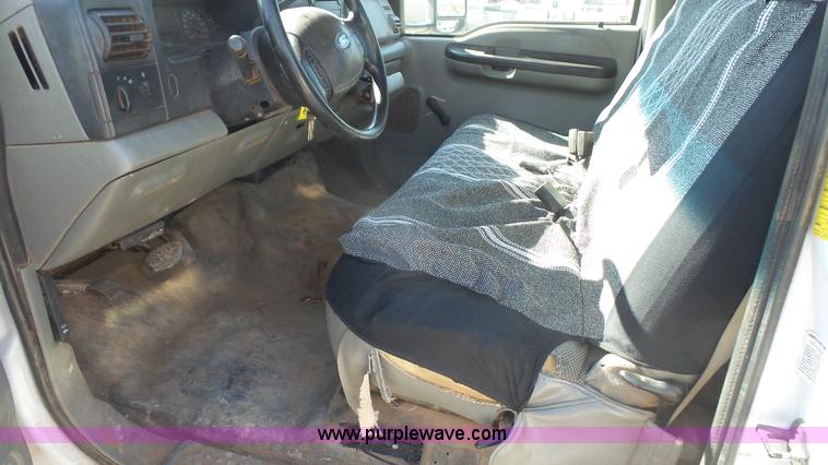 image for item J4710 2007 Ford F350 Super Duty flatbed pickup truck