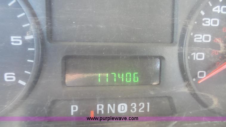 image for item J4710 2007 Ford F350 Super Duty flatbed pickup truck