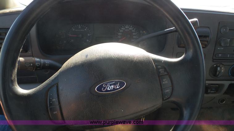 image for item J4710 2007 Ford F350 Super Duty flatbed pickup truck