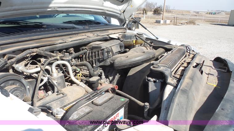 image for item J4710 2007 Ford F350 Super Duty flatbed pickup truck