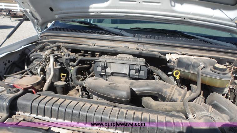 image for item J4710 2007 Ford F350 Super Duty flatbed pickup truck